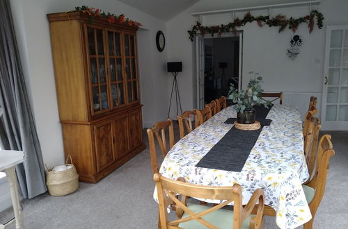 Photo 26 - 5 Bedrooms/sleeps 10-12/free Wifi & Parking/garden