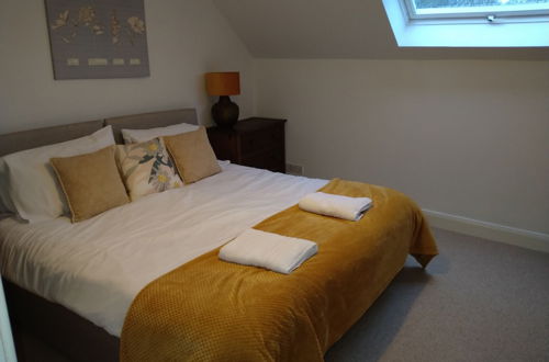 Photo 11 - 5 Bedrooms/sleeps 10-12/free Wifi & Parking/garden