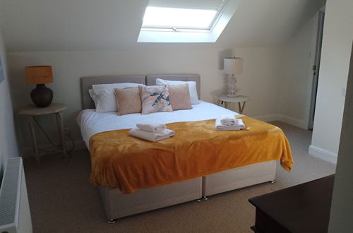 Photo 7 - 5 Bedrooms/sleeps 10-12/free Wifi & Parking/garden