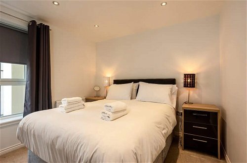Foto 2 - Comfy 2 Bedroom Apartment Near Edinburgh City Centre