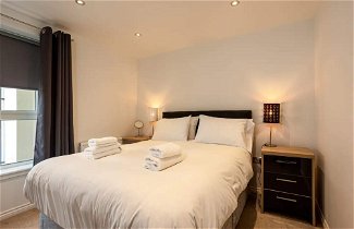 Photo 2 - Comfy 2 Bedroom Apartment Near Edinburgh City Centre
