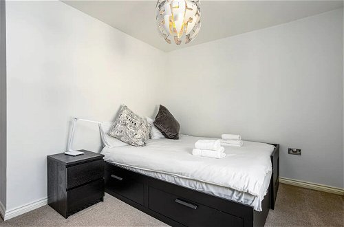 Photo 5 - Comfy 2 Bedroom Apartment Near Edinburgh City Centre