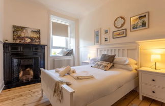 Photo 2 - Brand New 1 Bedroom Apartment Right Beside Arthur's Seat