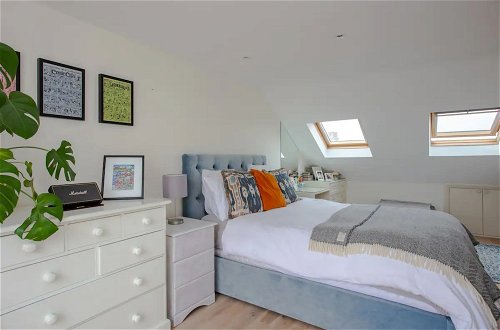 Foto 7 - Bright2 Bedroom Apartment With Roof Terrace in Wimbledon