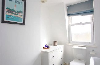 Photo 2 - Bright2 Bedroom Apartment With Roof Terrace in Wimbledon
