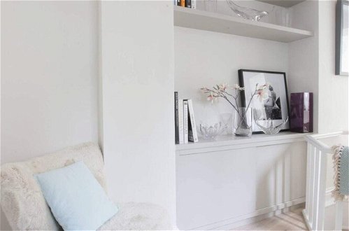 Photo 20 - Newly Refurbished 1 Bedroom in Vibrant Notting Hill