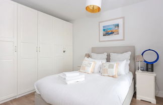 Photo 2 - Stylish Studio Apartment in Affluent Chelsea