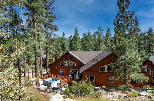 Photo 7 - Bernard by Avantstay Luxurious Cabin in Big Bear w/ Hot Tub & Pool Table