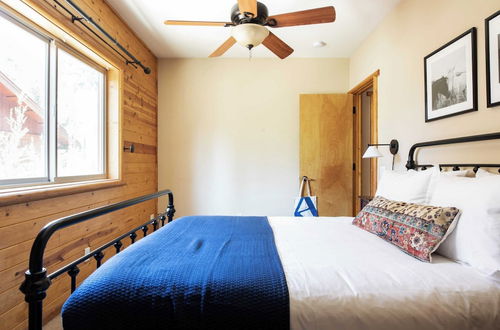 Photo 3 - Bernard by Avantstay Luxurious Cabin in Big Bear w/ Hot Tub & Pool Table