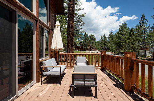 Foto 5 - Bernard by Avantstay Luxurious Cabin in Big Bear w/ Hot Tub & Pool Table