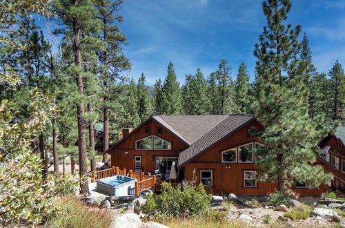 Photo 4 - Bernard by Avantstay Luxurious Cabin in Big Bear w/ Hot Tub & Pool Table