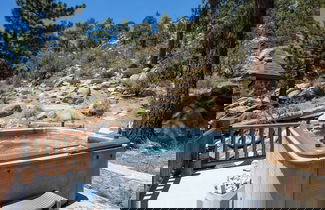 Foto 2 - Bernard by Avantstay Luxurious Cabin in Big Bear w/ Hot Tub & Pool Table