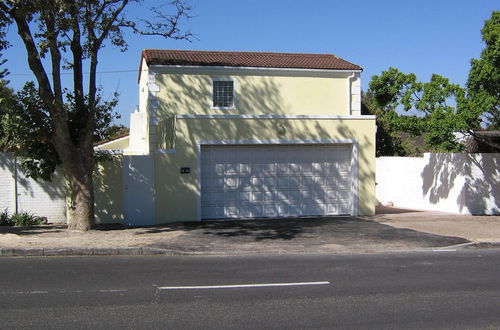 Foto 31 - Charming Fully Fitted Double Storey Cottage Near Constantia Village