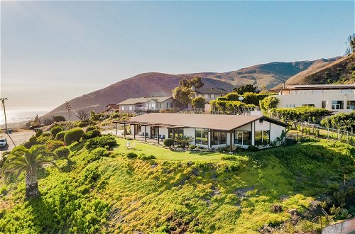 Foto 39 - Cliffridge by Avantstay Lush Malibu Hills Estate w/ Breathtaking Ocean Views