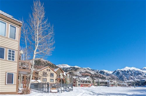 Photo 2 - Etta Place Too 113 by Avantstay Close to Town & The Slopes! In Complex w/ Communal Pool & Hot Tub