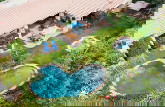 Foto 2 - Firefly by Avantstay Spacious Backyard w/ Pool& Hot Tub!