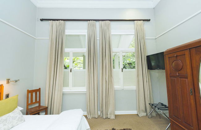 Lovely Guesthouse in Pretoria Welcoming you on a Spacious Room With Breakfast - Photo 6