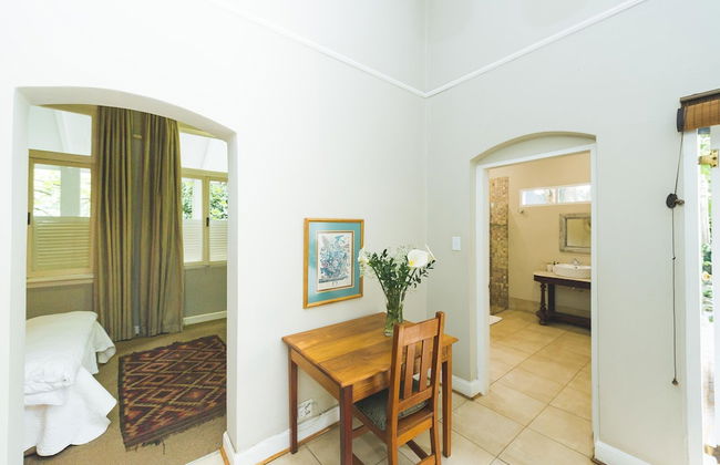 Lovely Guesthouse in Pretoria Welcoming you on a Spacious Room With Breakfast - Photo 21