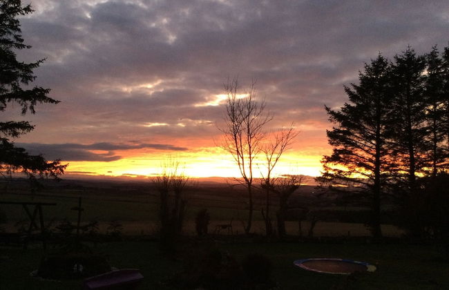 Orange Yurt With Hot Tub- Sleeps 3, Parking & Wifi - Foto 28
