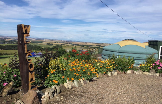 Orange Yurt With Hot Tub- Sleeps 3, Parking & Wifi - Foto 33