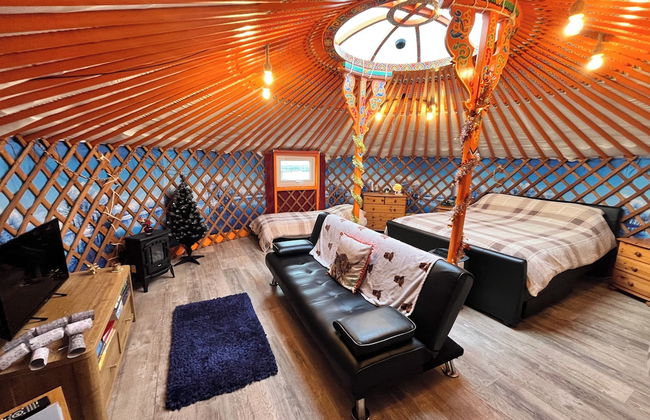 Orange Yurt With Hot Tub- Sleeps 3, Parking & Wifi - Foto 5