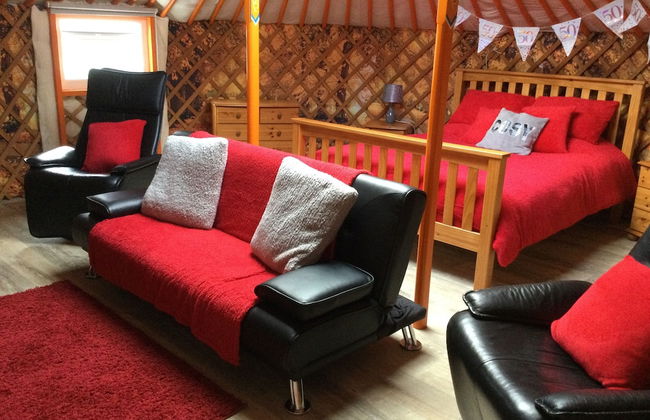 Orange Yurt With Hot Tub- Sleeps 3, Parking & Wifi - Foto 2