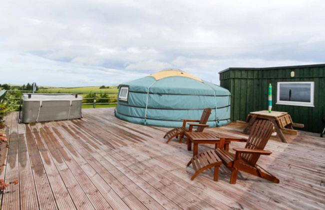 Orange Yurt With Hot Tub- Sleeps 3, Parking & Wifi - Foto 29