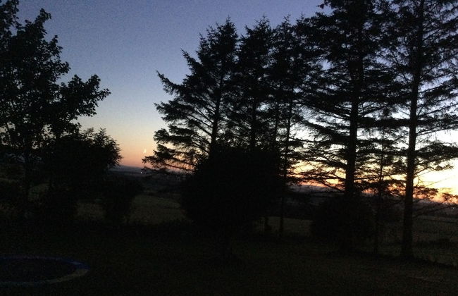 Orange Yurt With Hot Tub- Sleeps 3, Parking & Wifi - Foto 27