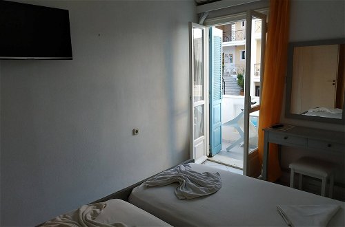 Photo 10 - Small Apartment For 3 Pers 70meters From The Beach
