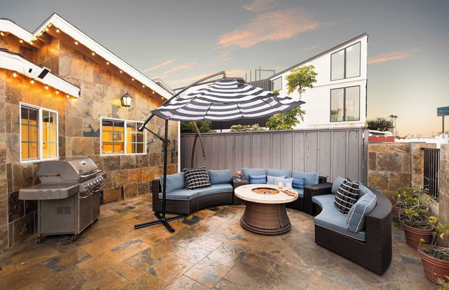 Sand Castle by Avantstay Beach House on Balboa Peninsula w/ Patio & Hot Tub - Foto 3