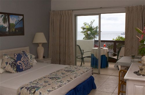 Photo 21 - Tropical Sunset Beach Apartment Hotel