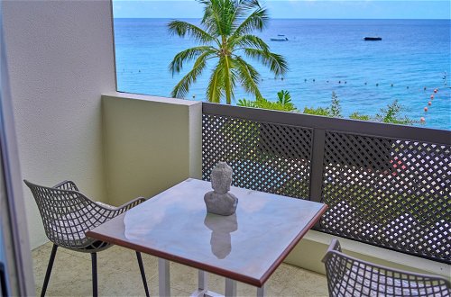Photo 20 - Tropical Sunset Beach Apartment Hotel