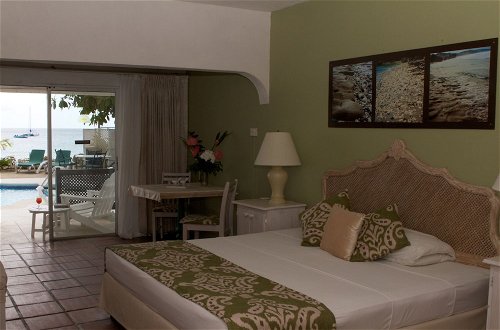 Photo 3 - Tropical Sunset Beach Apartment Hotel