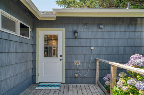 Photo 19 - Beach Pines Bungalow by Avantstay Classic Cottage Steps to the Beach w/ Private Yard