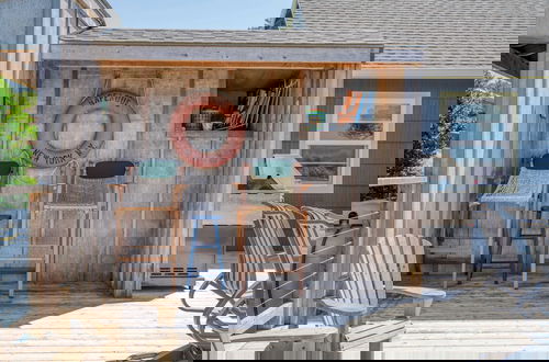 Foto 3 - Beach Pines Bungalow by Avantstay Classic Cottage Steps to the Beach w/ Private Yard