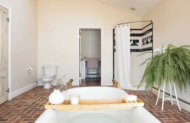 River House by Avantstay Historic & Secluded Estate on the Hudson River w/ Pool Sleeps 24! - Foto 28