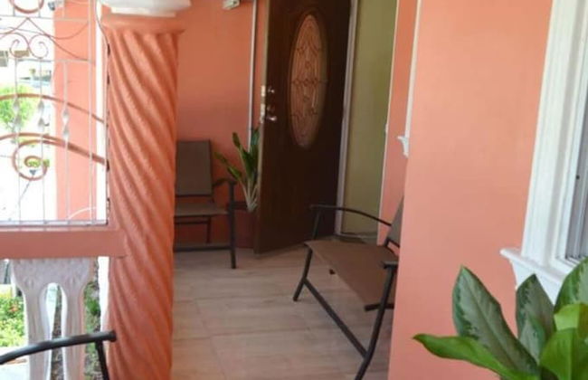 Immaculate 2-bed House in Greater Portmore - Foto 18