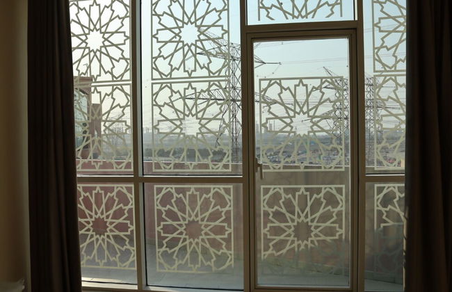 Stunning Studio - With Balcony - Photo 14