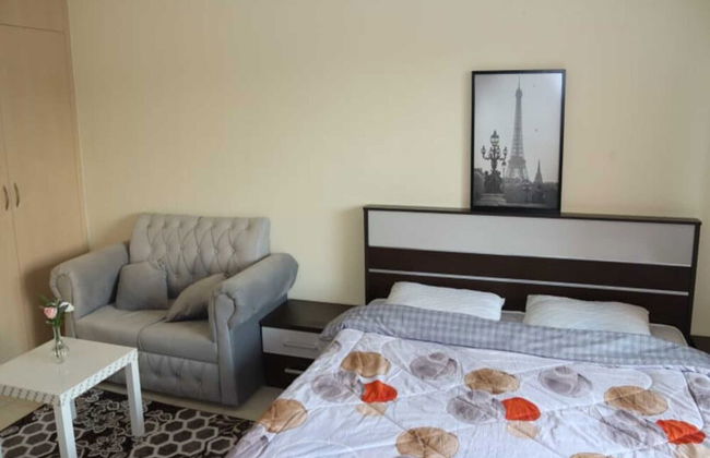 Stunning Studio - With Balcony - Photo 2