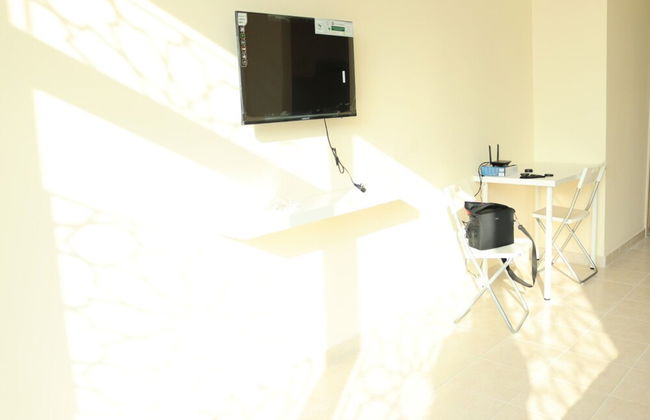 Stunning Studio - With Balcony - Photo 12