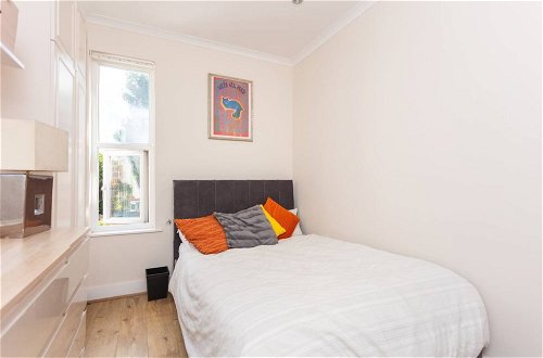 Photo 3 - Stunning 2 Bedroom Apartment in Maida Vale With a Garden