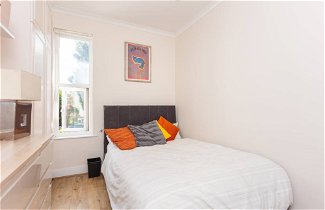 Photo 3 - Stunning 2 Bedroom Apartment in Maida Vale With a Garden