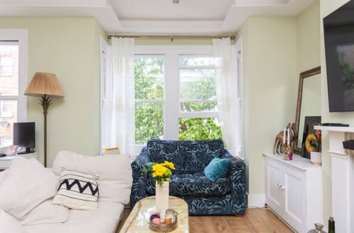 Photo 11 - Stunning 2 Bedroom Apartment in Maida Vale With a Garden