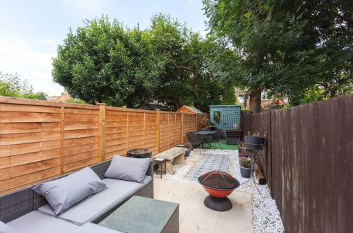 Photo 21 - Stunning 2 Bedroom Apartment in Maida Vale With a Garden