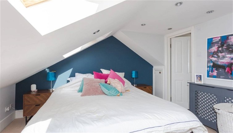 Photo 1 - Stunning 2 Bedroom Apartment in Maida Vale With a Garden