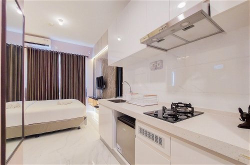 Photo 13 - Scenic And Restful Studio Sky House Bsd Apartment