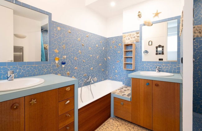 Stunning Architect House with courtyard - Photo 10