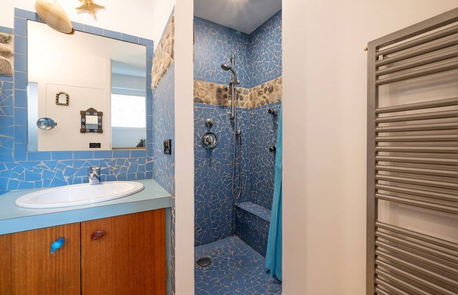 Stunning Architect House with courtyard - Photo 9