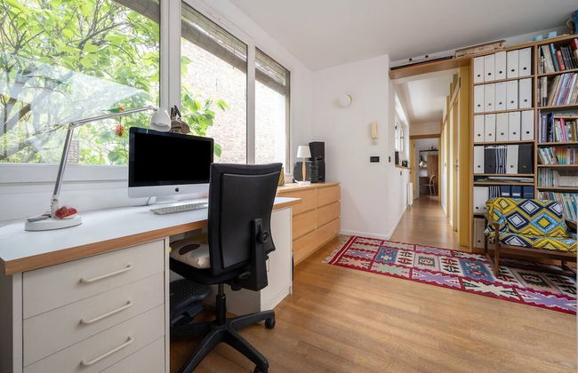 Stunning Architect House with courtyard - Photo 1