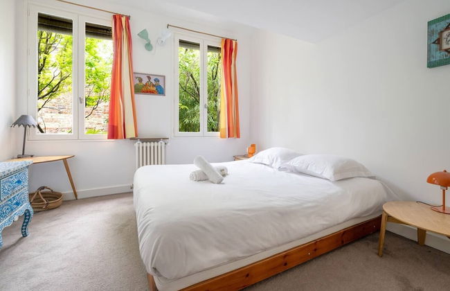 Stunning Architect House with courtyard - Photo 2